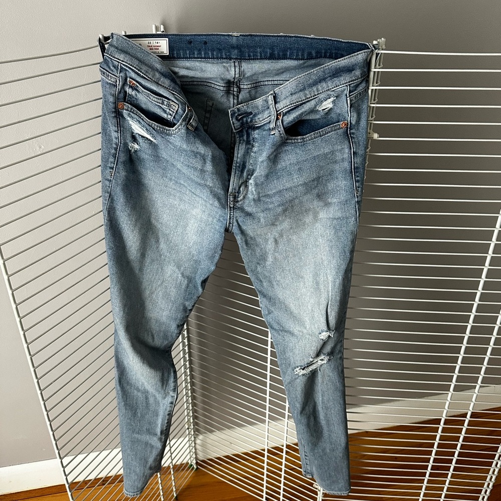 Gap True Skinny Mid Rise Distressed